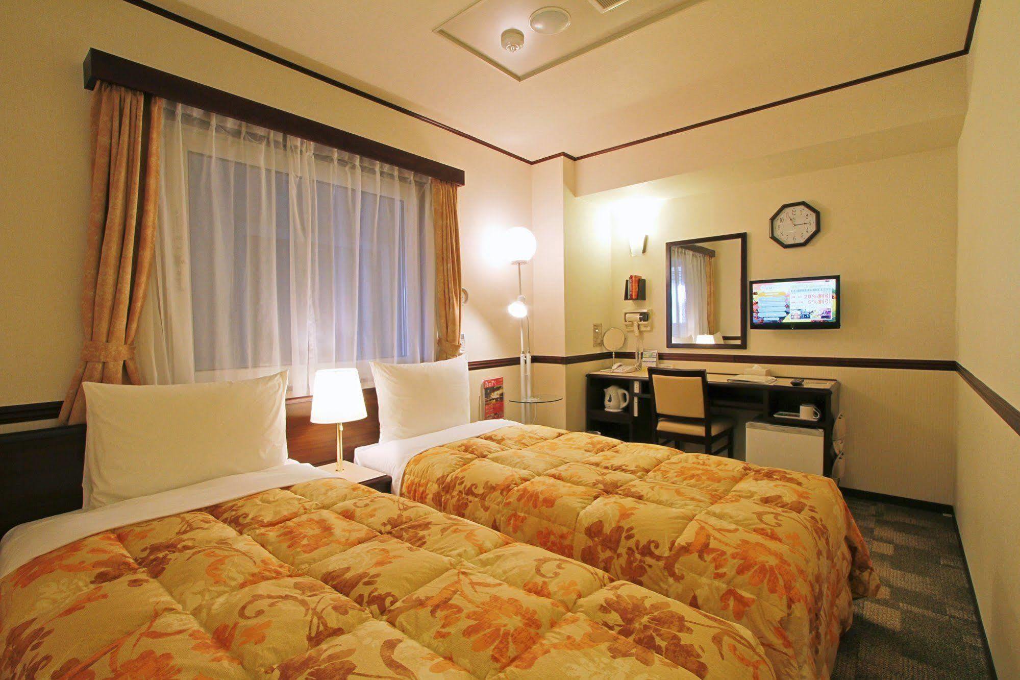 Toyoko Hiroshima-eki Minami-guchi Migi 3*